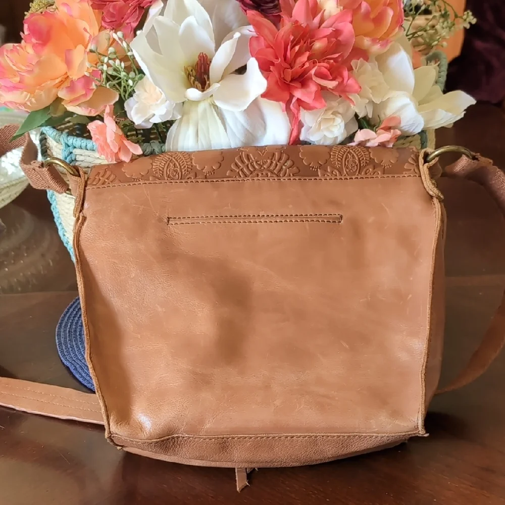 The Sak Brown Leather Crossbody Bag with Embossed Design - Picture 7 of 16